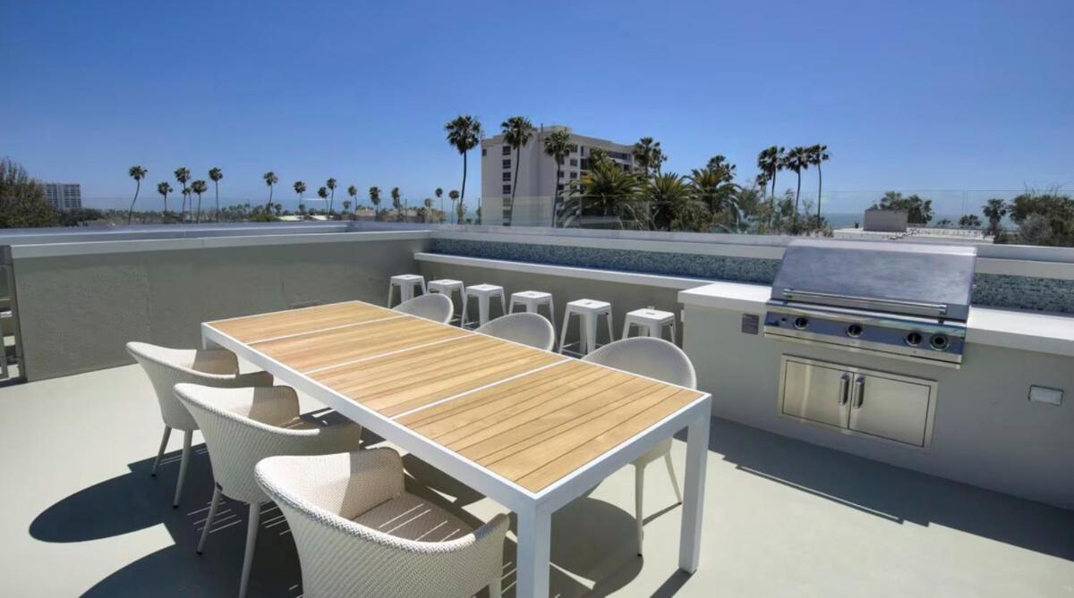The Andalusite - Oceanfront Steps From The Apartment *